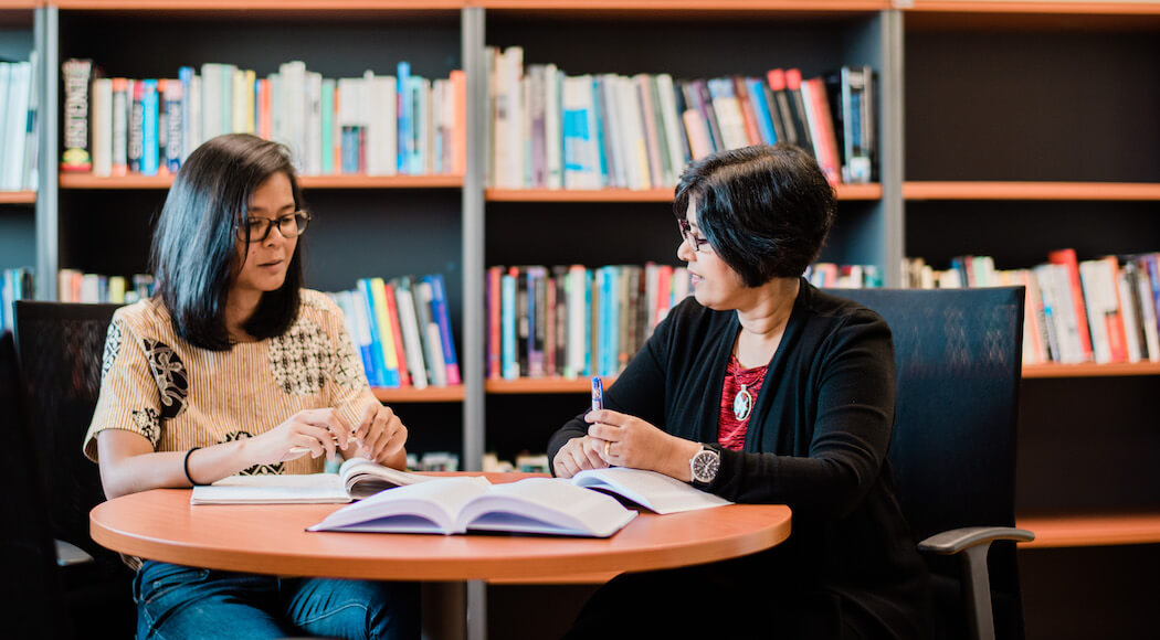 Arts student having discussion with teacher at Monash