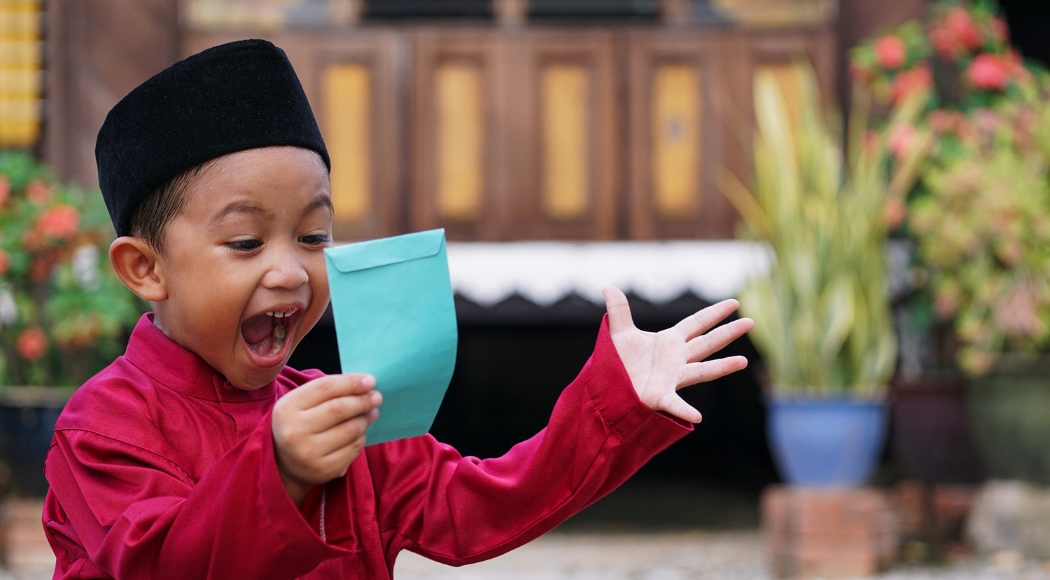 The excitement from receiving duit Raya The excitement from receiving duit Raya