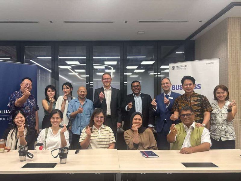 Stakeholder representatives smiling for the camera along with Prof. Avvari V. Mohan, Glen Croy, and Martin Geissdoerfer.
