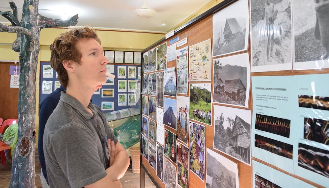 Monash students on a cultural field trip