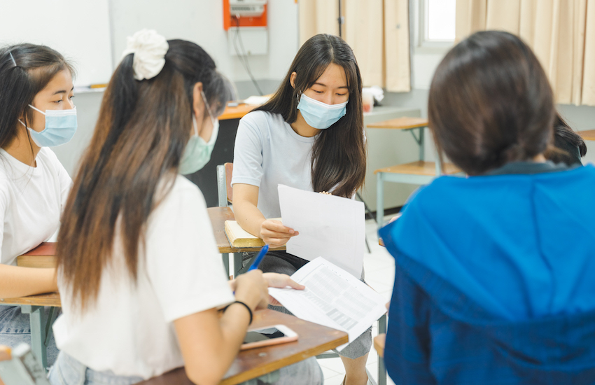 Psychology bachelor's degree students participate in practical sessions tailored for psychology majors