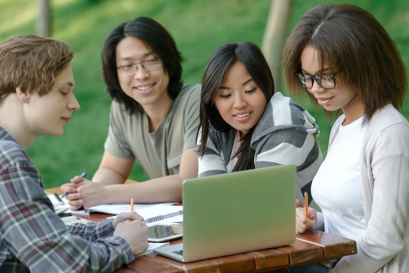 Students discussing their academic path, considering double major or double degree options
