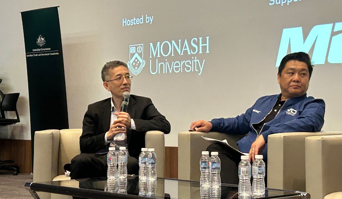 professor Liming Zhu and Victor Lo