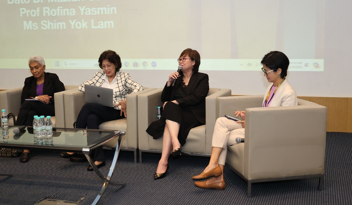 yoke lam giving speech