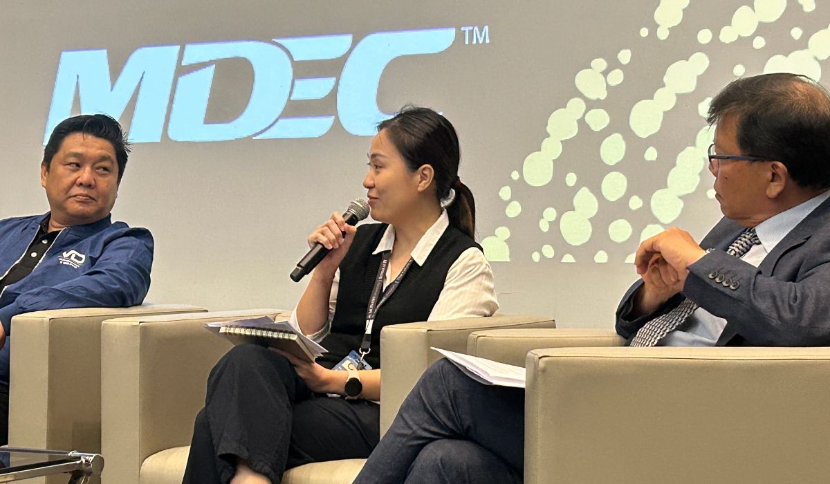 moderating in session