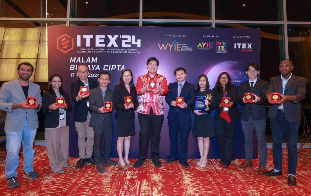 ITEX 2024 Gold medal winners posing