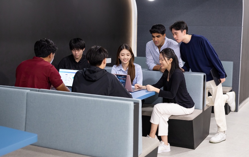 Monash Malaysia students from different degrees working together