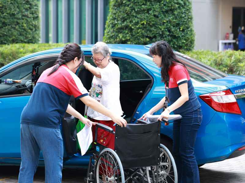 Stroke survivors were supported with door-to-door transport and mobility assistance to ensure safe and accessible participation in the Hallo Stroke co-design workshop.
