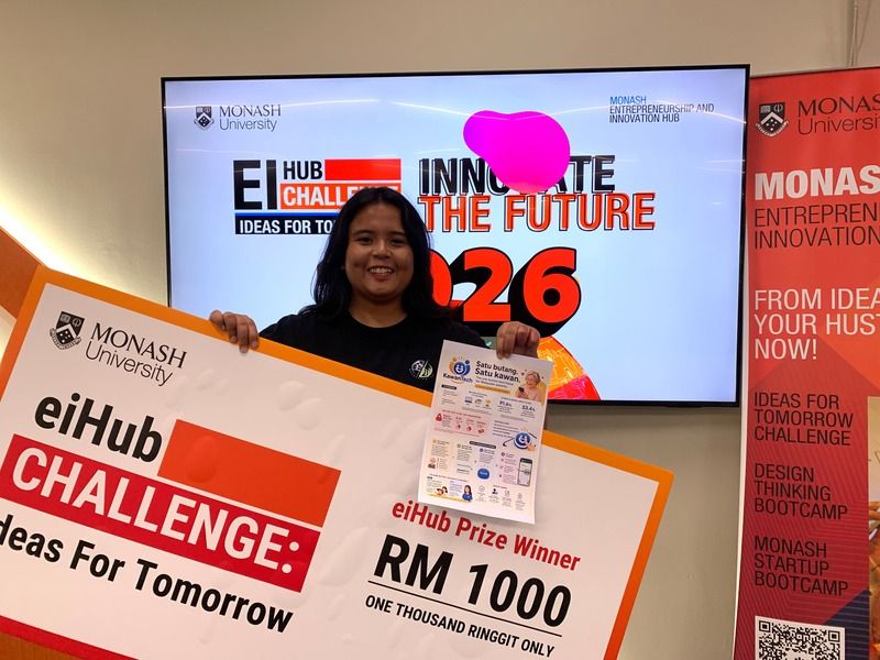 General Entrepreneurship Track winner Fiona Lee celebrates her achievement with the EIHUB Challenge trophy cheque.