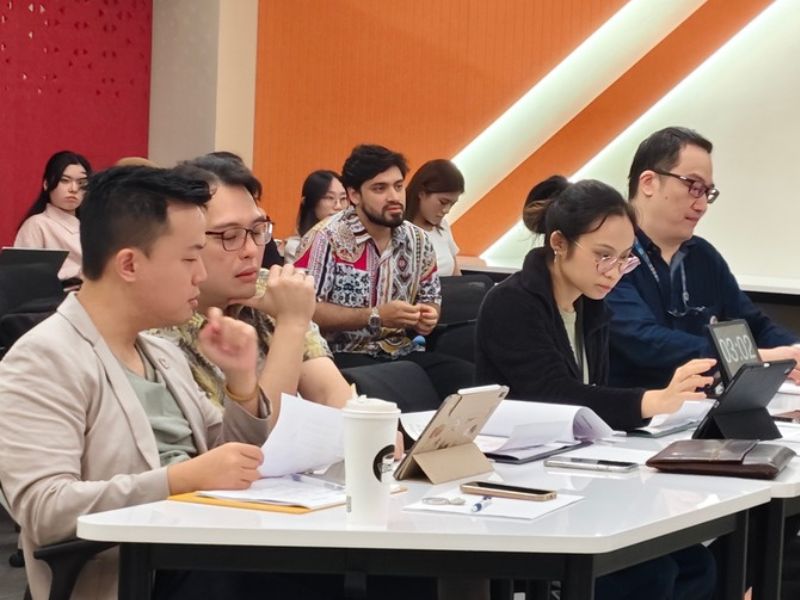 Judges evaluate finalists' presentations during the event, offering valuable insights and feedback. 