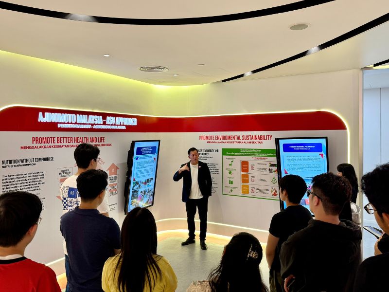 Mr Bay introduces MGW3381 students to Ajinomoto Malaysia&rsquo;s shared-value approach, health priorities and environmental sustainability initiatives.